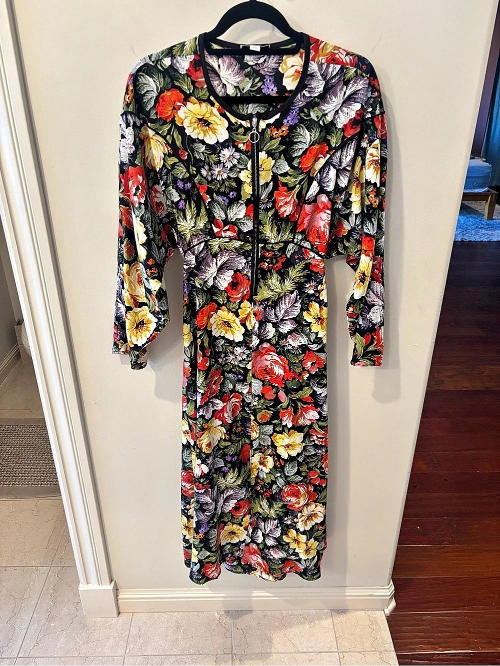Topshop Floral Midi Dress in Black. Like New.  US 4, UK8